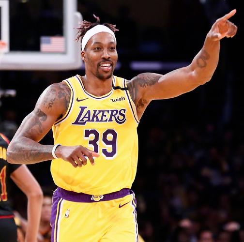 篮球巨星德怀特·霍华德有多高?他的身高是多少?