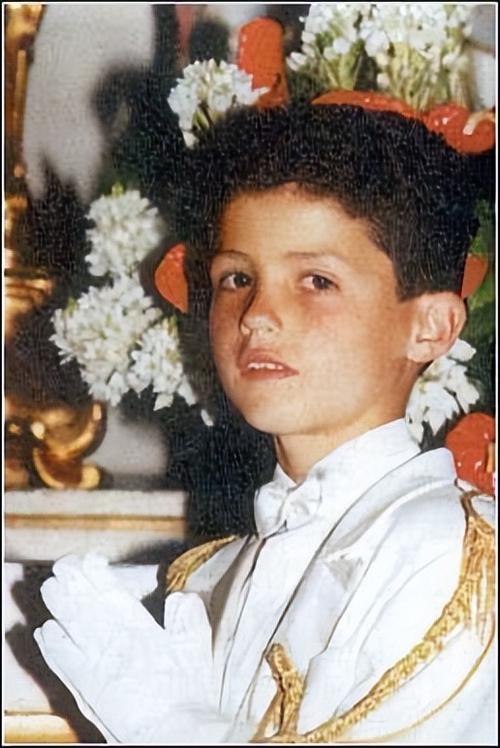 C罗六个孩子母亲身份大揭秘,你都知道吗?