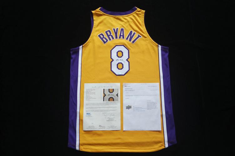 湖人退役科比哪几号球衣?致敬篮球传奇巨星科比