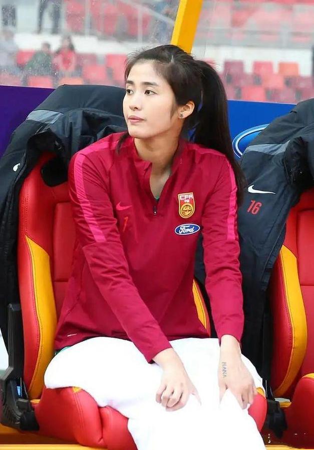 女足名将赵丽娜去哪儿了？她退役后的生活和事业发展如何？