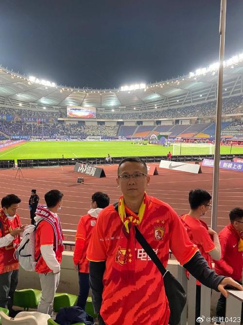 广州恒大到底怎么了？欠薪、解散、危机缠身，昔日霸主何去何从？