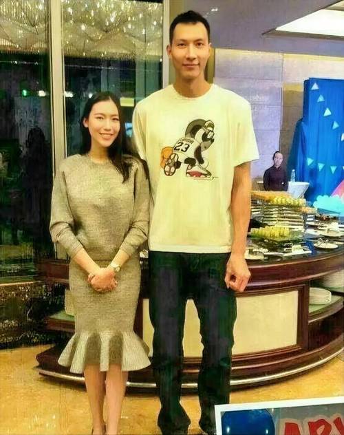 探秘易建联老婆荆灵的身世之谜,她的家乡究竟是哪里?