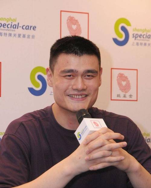 姚明是什么时候退役的？详解姚明退役的具体日期和原因