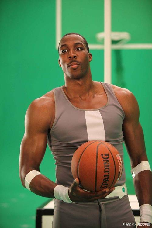 篮球巨星德怀特·霍华德有多高?他的身高是多少?