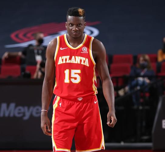 卡佩拉为什么叫饼皇？揭秘NBA篮板狂人的绰号由来