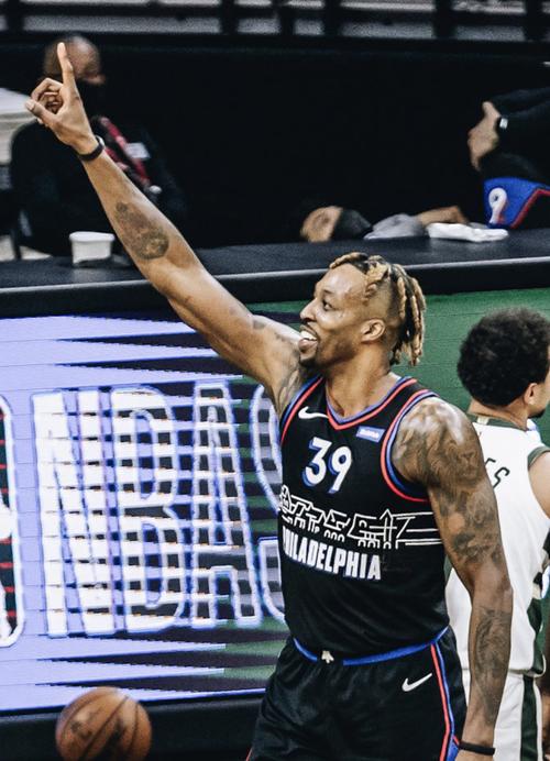 篮球巨星德怀特·霍华德有多高?他的身高是多少?