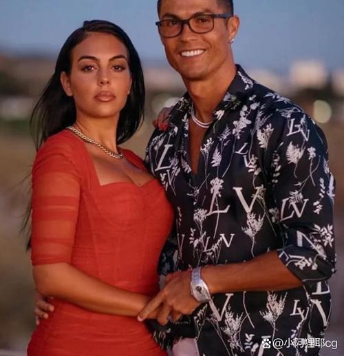 C罗女朋友谁最美?网友热议不断!