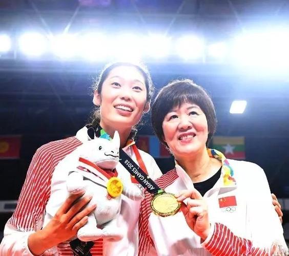 中国女排的骄傲：朱婷与郎平的非凡师徒情！
