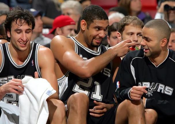 湖人三连冠辉煌被谁终结?邓肯马刺的强势崛起