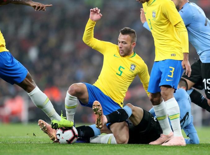 巴萨急售阿图尔:是财务困境还是另有隐情?