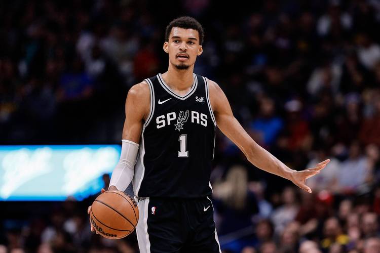 湖人三连冠辉煌被谁终结?邓肯马刺的强势崛起