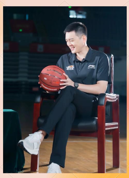 梦十队队长是谁?带你了解这位篮球巨星的传奇故事
