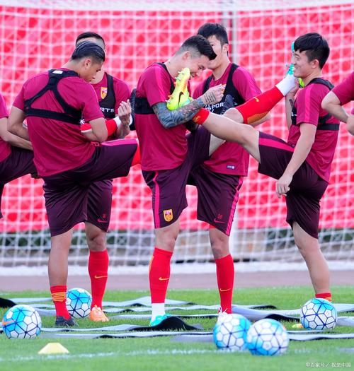 国足VS普通人:一场不可能的胜利?