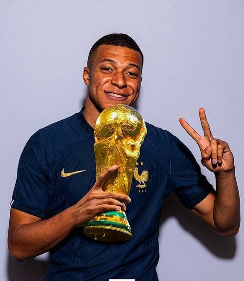 足球巨星姆巴佩祖籍之谜：他究竟是哪里人？