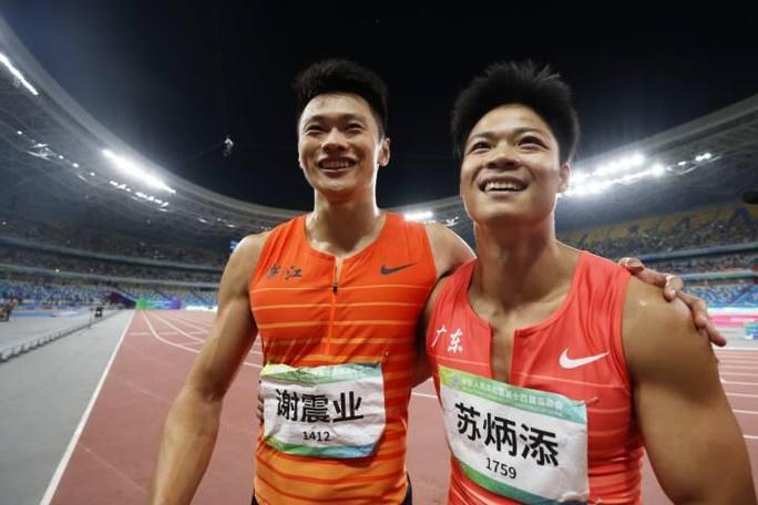 苏炳添谢震业百米大战：速度比拼，谁技高一筹？