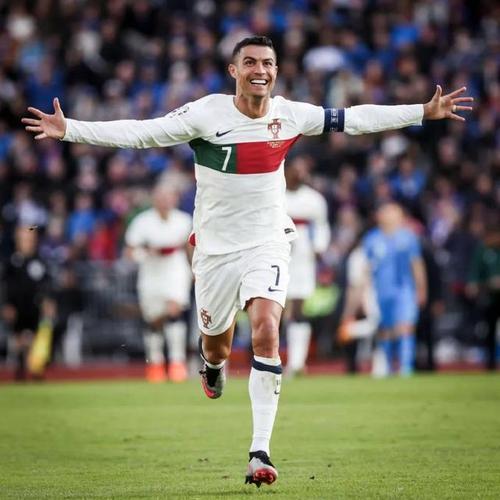 C罗是哪个国家的球员？揭秘C罗的国家队和俱乐部生涯