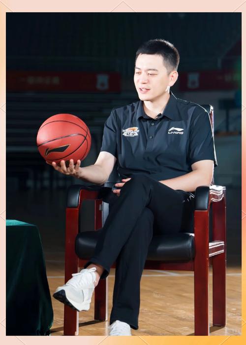 梦十队队长是谁?带你了解这位篮球巨星的传奇故事