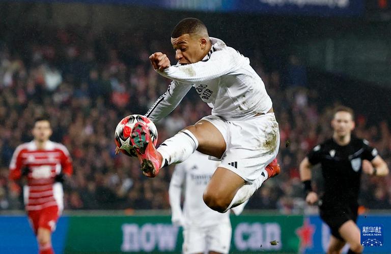 法国足球的欧冠梦：马赛的辉煌与其他球队的追逐