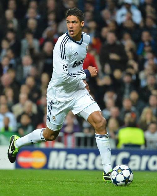 瓦拉内都穿过几号球衣？皇马曼联号码大盘点