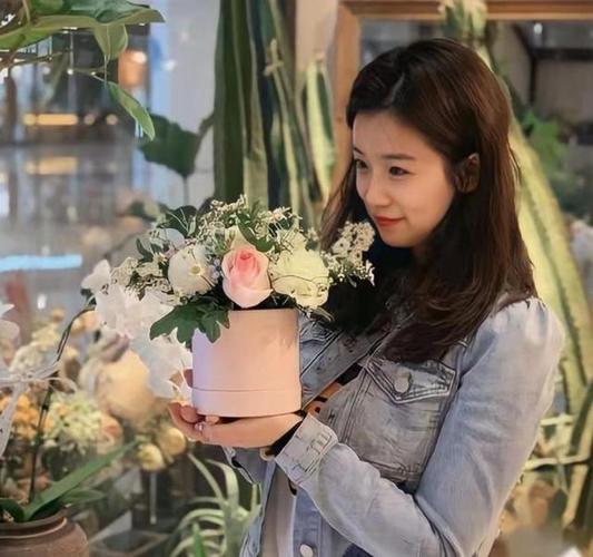深扒杨鸣前妻唐佳良，离婚后生活如何？她的选择令人敬佩
