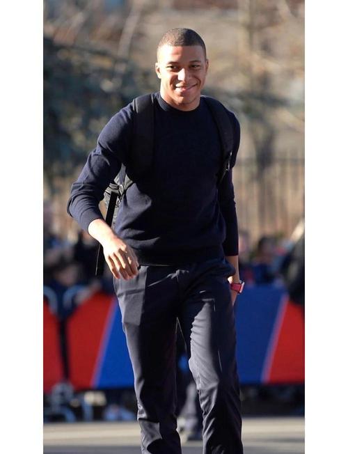 足球巨星姆巴佩祖籍之谜：他究竟是哪里人？