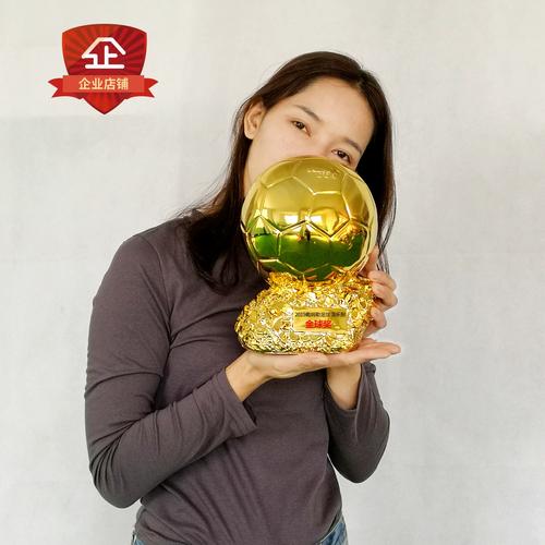 揭秘金球奖奖杯价格:比你想的贵得多!