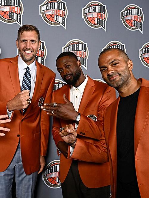 一起来看看NBA名人堂都有谁？致敬篮球界的传奇人物们！