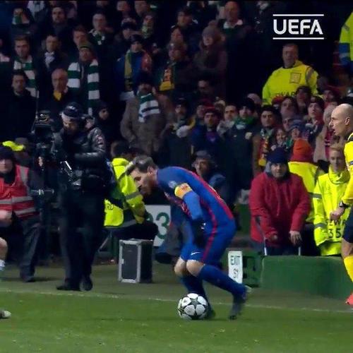 足球彩虹过人:这项高难度技巧究竟是谁首创的?