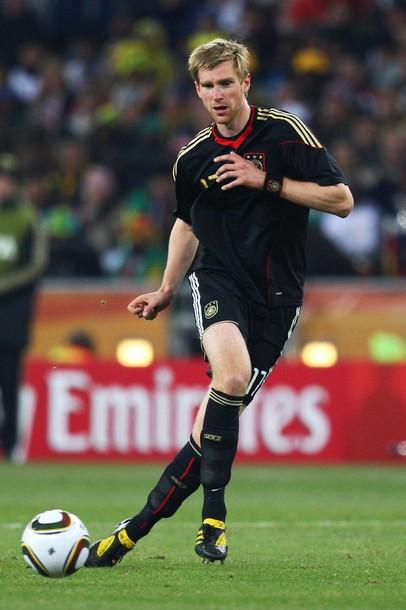 速度慢的默特萨克,是如何在绿茵场上立足的?