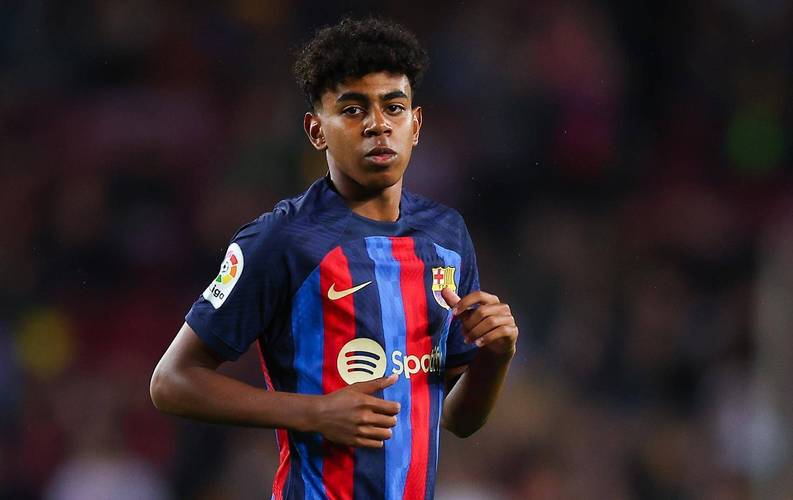 巴萨9号桑切斯:他究竟穿了几号球衣?