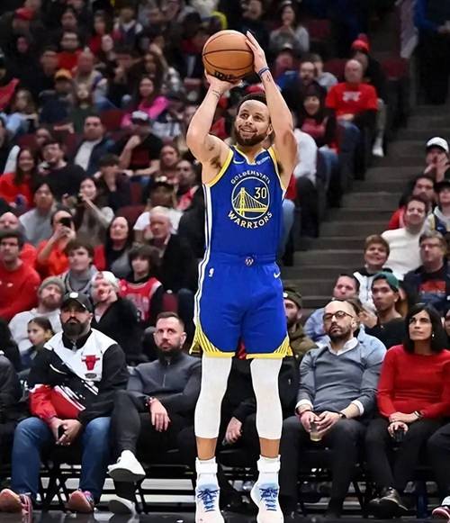 你知道库里打哪个篮球队吗?带你了解库里的NBA球队生涯。