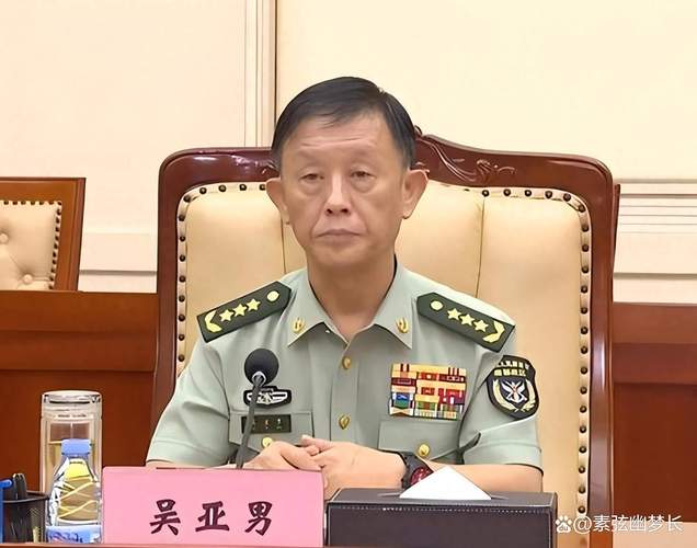 轻松了解：现任三军总司令是谁及相关背景资料