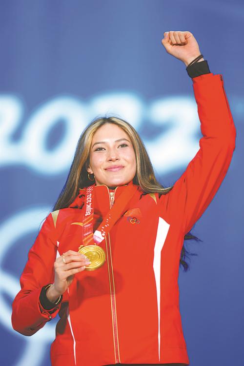 谷爱凌获得几枚奖牌?看看她辉煌的职业生涯战绩!