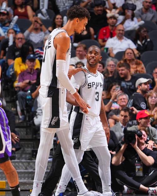 马刺VS勇士：谁更厉害？实力对比深度分析