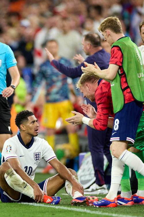 英国足球赛事大全：英超、英冠及其他杯赛介绍