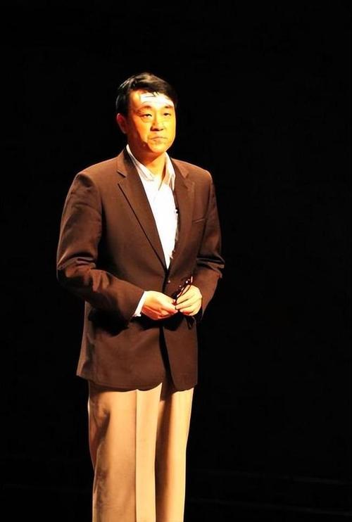 羽毛球巅峰对决:何冰娇完胜陈雨菲,实力差距有多大?