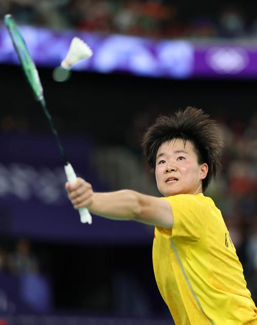 羽毛球巅峰对决:何冰娇完胜陈雨菲,实力差距有多大?