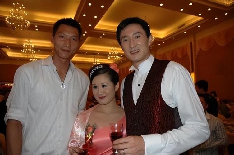 深扒杜锋第一任妻子：游泳冠军的背后故事