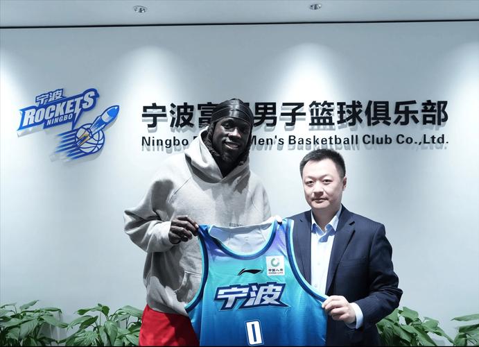 CBA新星对决：王泉泽能超越张镇麟吗？