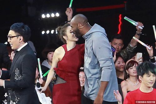 科比章子怡关系揭秘：是真的“铁”关系吗？