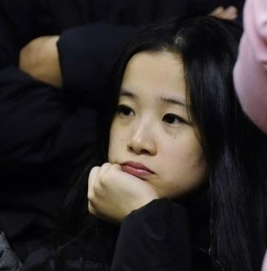 杨鸣妻子唐佳良的真实职业是什么？背后故事大揭秘