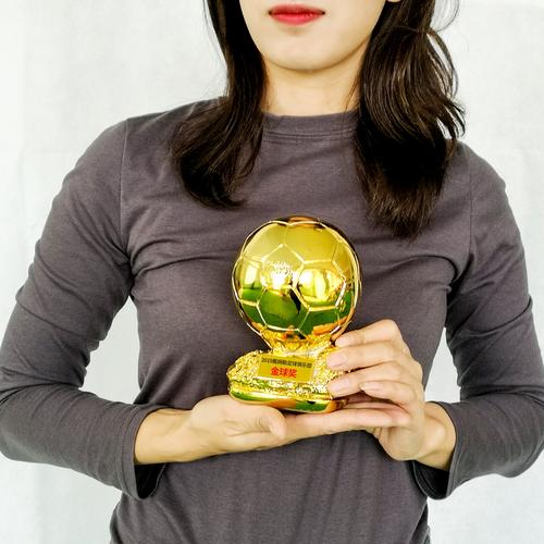 揭秘金球奖奖杯价格:比你想的贵得多!