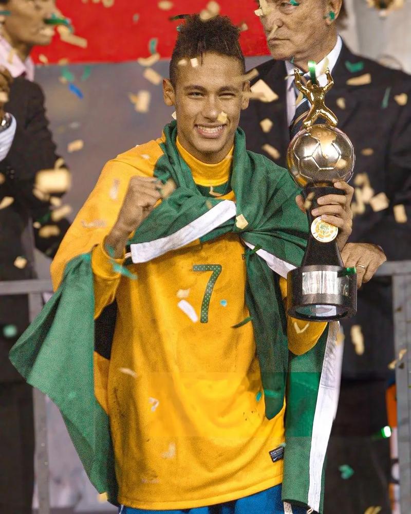 内马尔都穿过哪些球衣号码?这号码背后有什么故事?