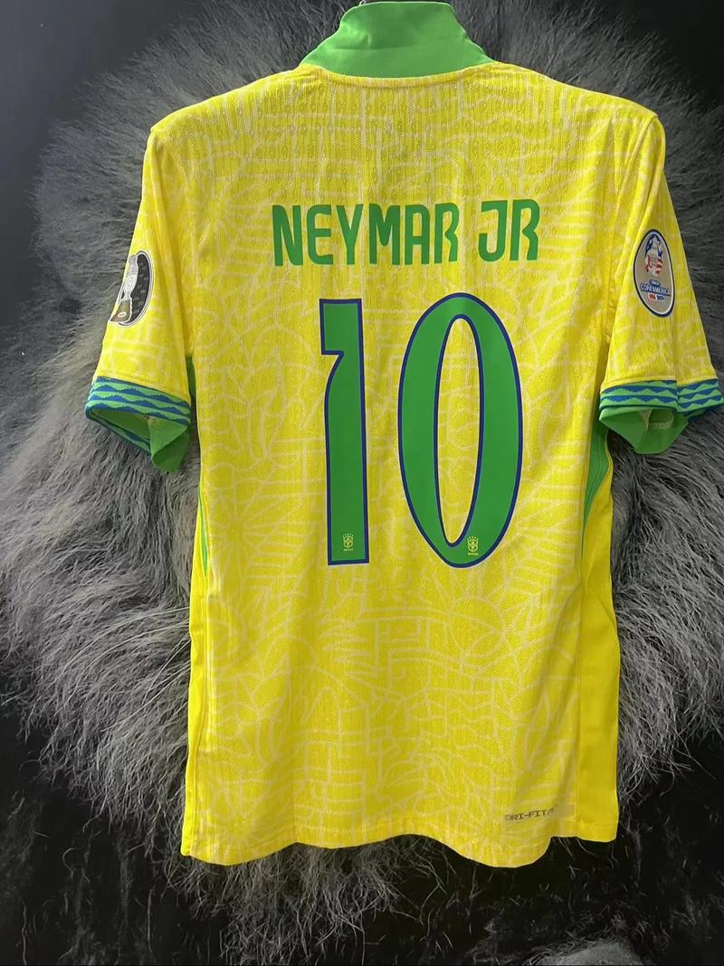 内马尔都穿过哪些球衣号码?这号码背后有什么故事?