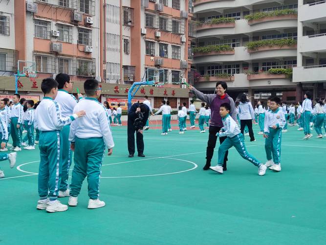广州足球学校哪家强？费用、师资、设施大比拼！