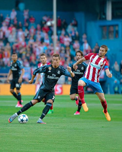 法国足球的欧冠梦：马赛的辉煌与其他球队的追逐