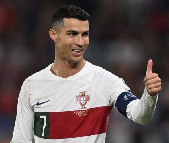 C罗不退役的真正理由是什么？球迷都在猜测！