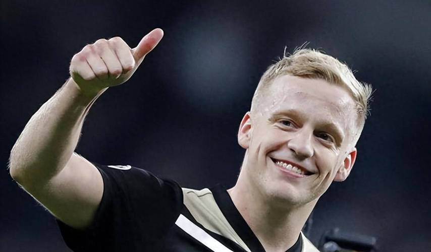 你知道范德贝克踢什么位置吗？他的职业生涯位置变迁