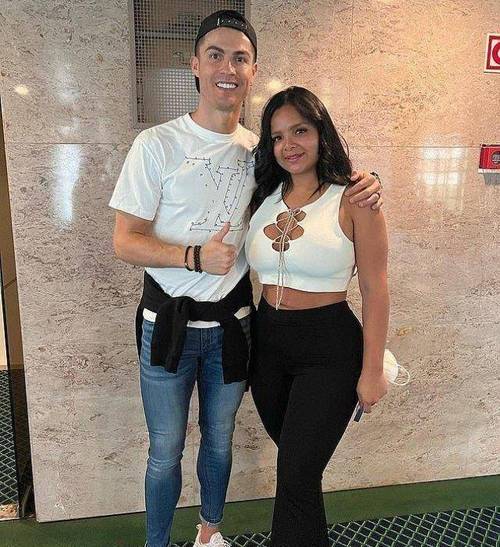 C罗几个孩子几个老婆？揭秘C罗的家庭生活！