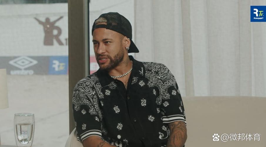 内马尔离开巴萨加盟巴黎:是高薪诱惑还是另有隐情?